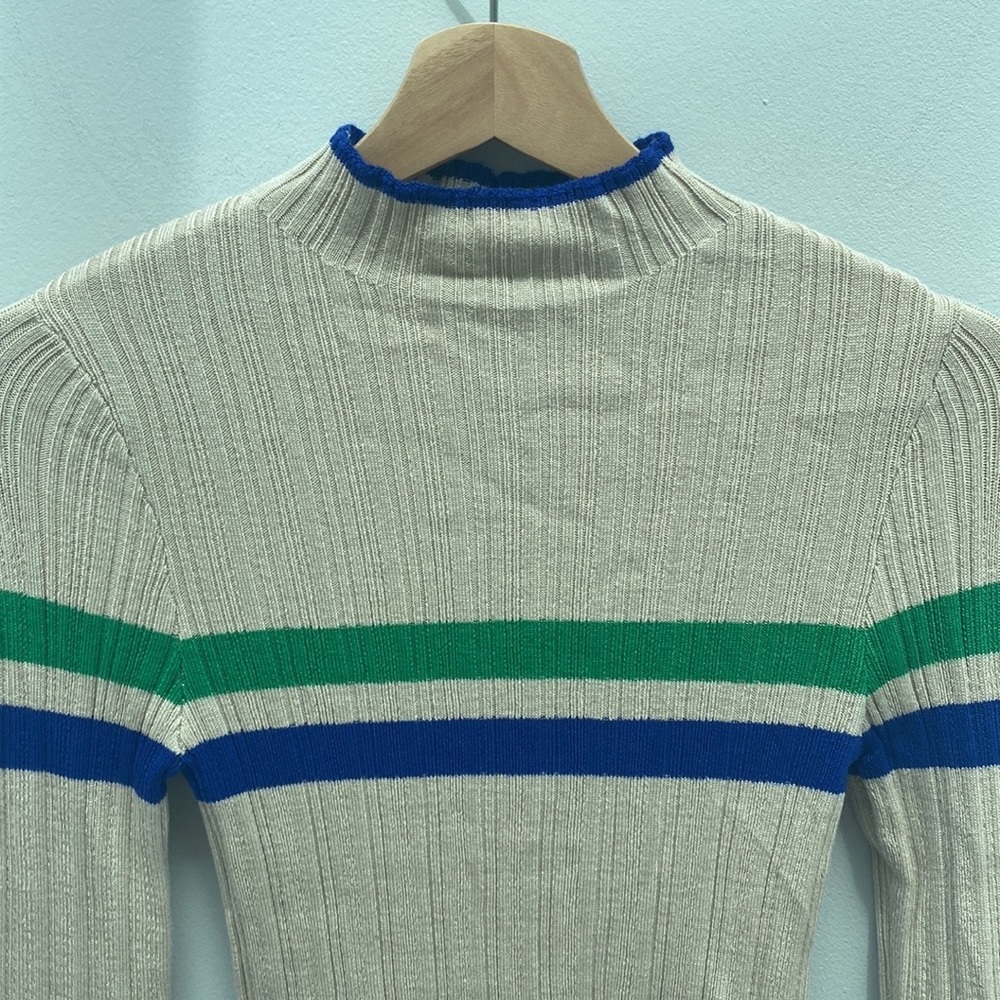 Urban Outfitters Open Back Sweater - Picture 13 of 13